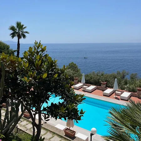 Couette-café Manni 4*